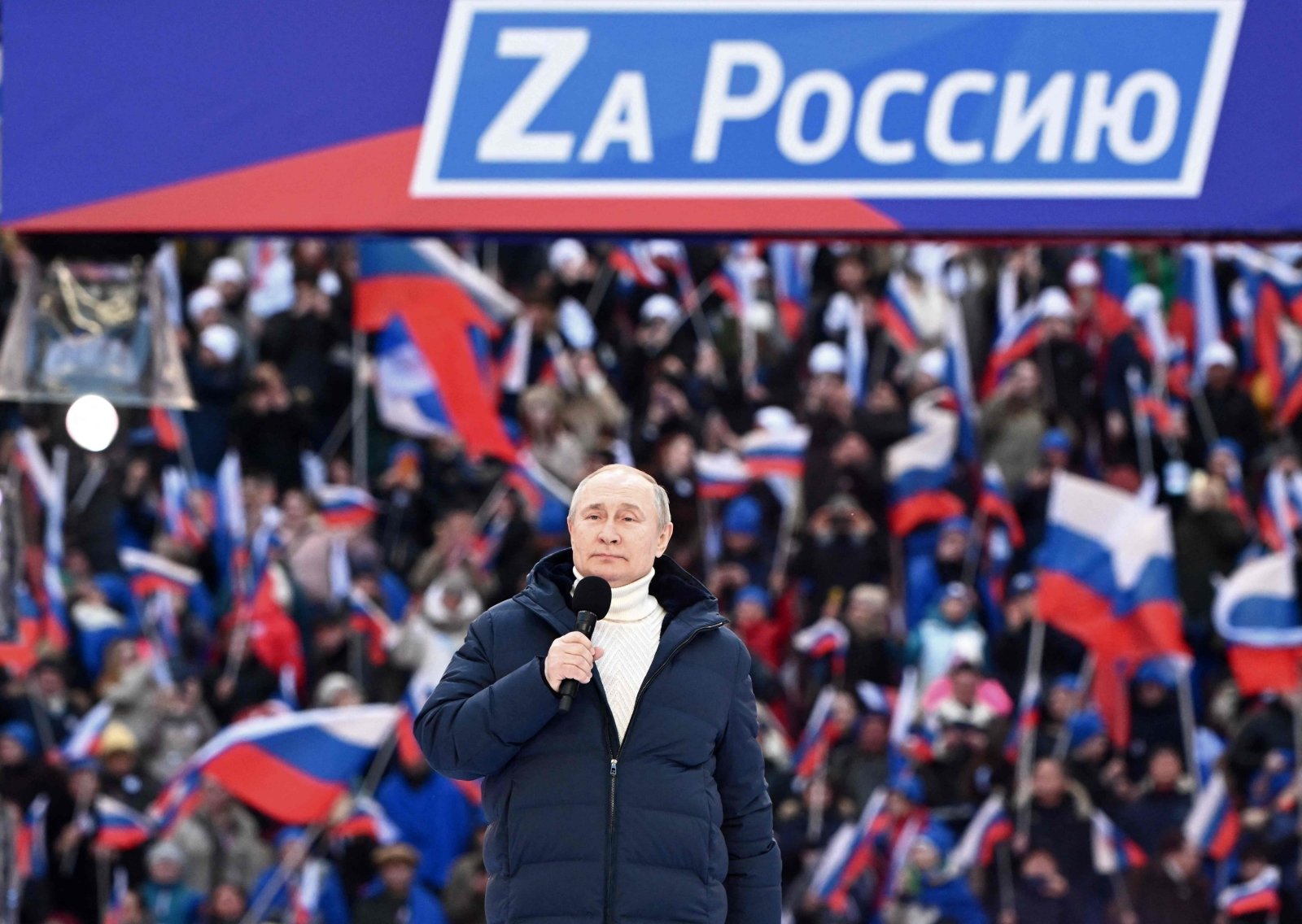 Путин на фоне флага сша